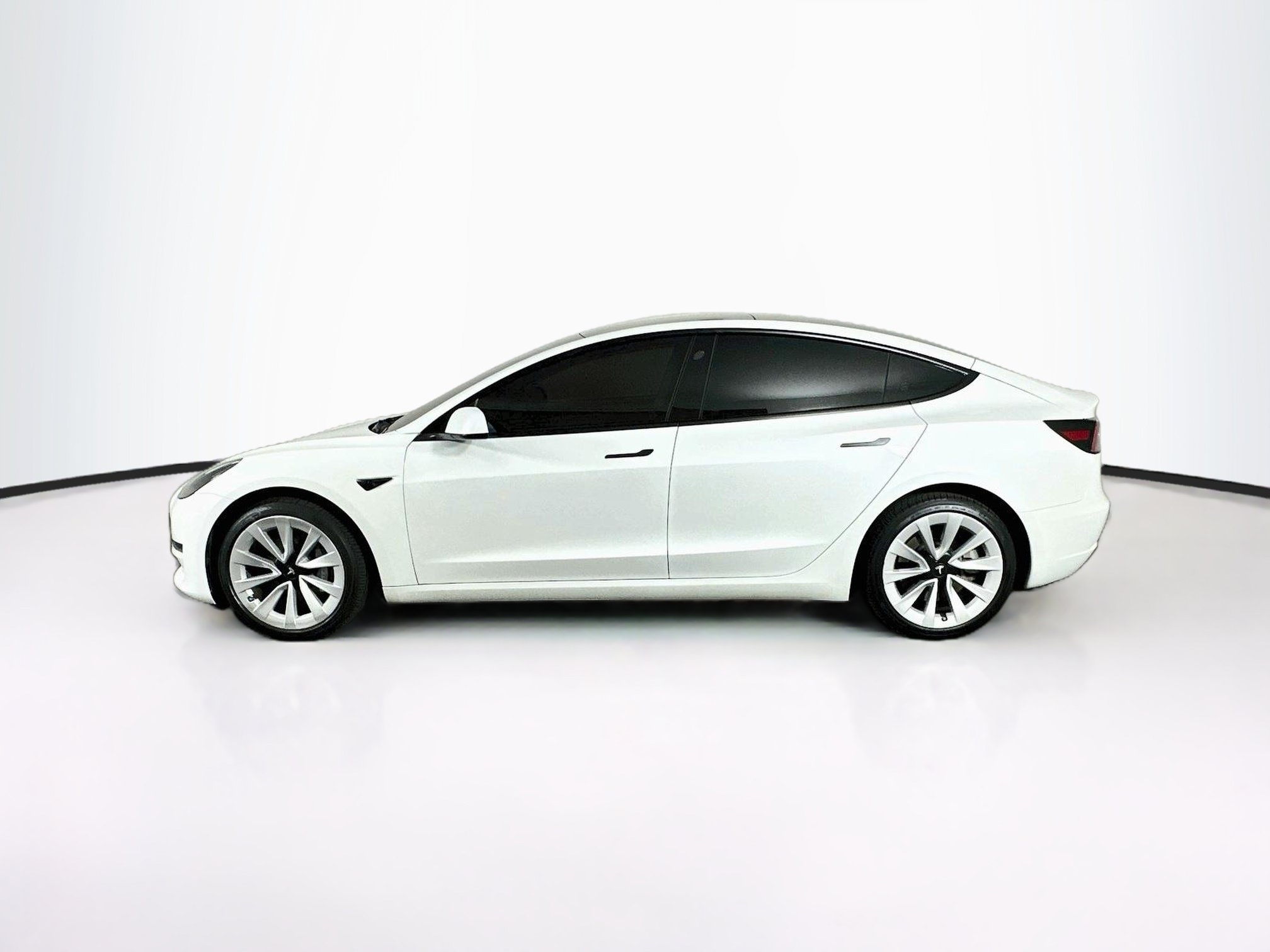 Used 2023 Tesla Model 3 Standard Range RWD image 4
