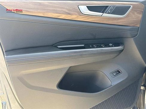 Used 2025 Volkswagen Atlas SE FWD image 18