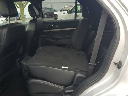 Used 2019 Ford Explorer XLT w/ Equipment Group 202A AWD/4WD image 21