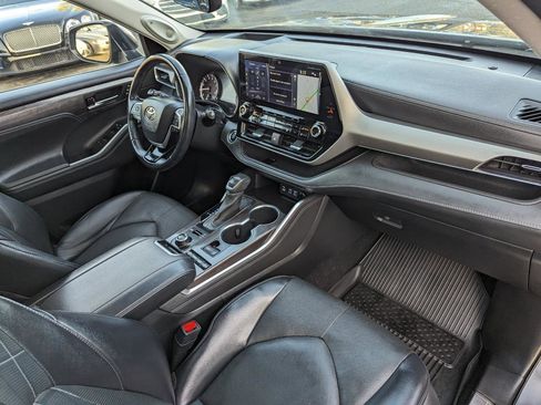 Used 2022 Toyota Highlander Platinum image 32