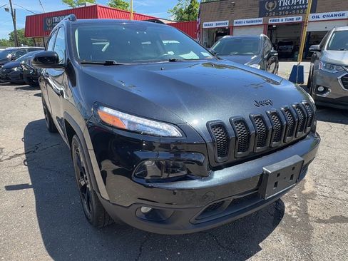 Used 2015 Jeep Cherokee Latitude w/ Comfort/Convenience Group AWD/4WD image 3