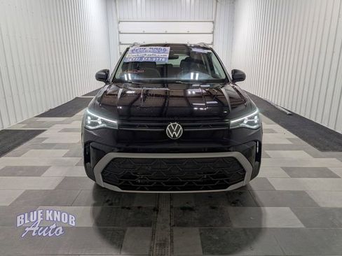 Used 2025 Volkswagen Taos SE image 6
