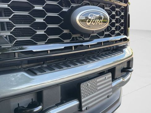 Used 2025 Ford F250 Lariat w/ Black Appearance Package image 27