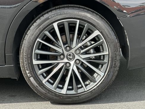 Used 2024 Lexus ES 300h w/ Premium Package FWD image 9