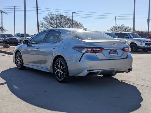 Used 2023 Toyota Camry SE image 9