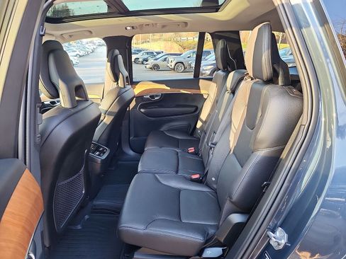 Used 2021 Volvo XC90 T6 Momentum w/ Climate Package image 20