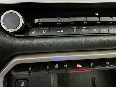 Used 2024 Toyota Tundra Limited image 24