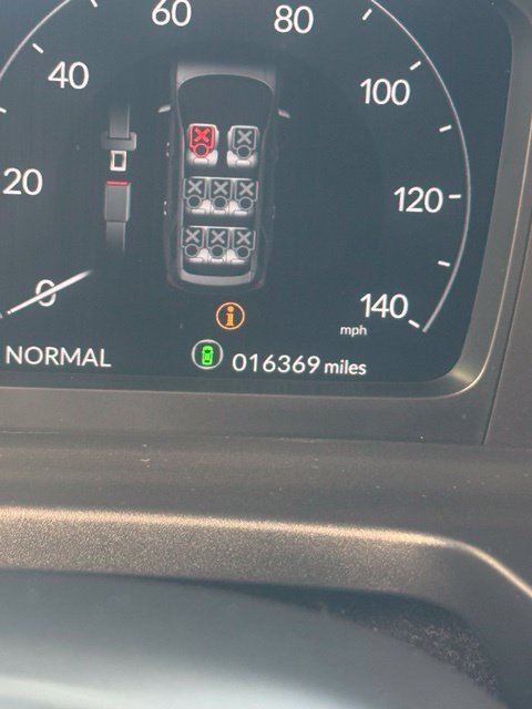 Used 2025 Honda Pilot Black Edition image 3