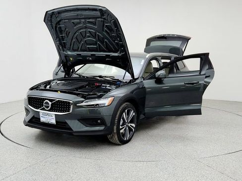 New 2026 Volvo V60 B5 Cross Country Plus w/ Climate Package image 9