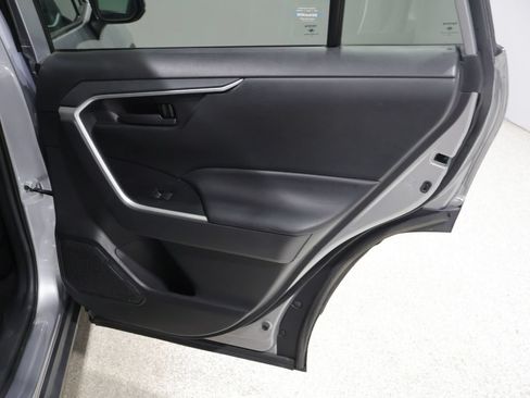 Used 2021 Toyota RAV4 LE AWD/4WD image 20