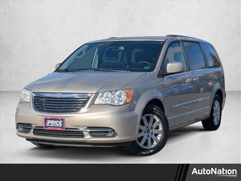 Used 2014 Chrysler Town & Country Touring image 1