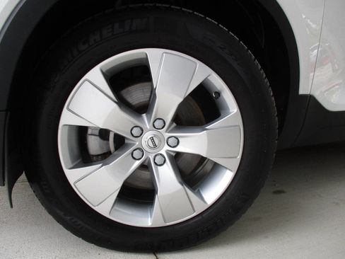 Used 2022 Volvo XC40 T5 Momentum image 67