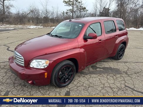 Used 2009 Chevrolet HHR LT image 1