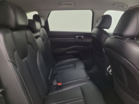 Used 2021 Kia Sorento S FWD image 19