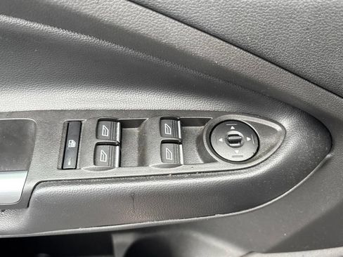 Used 2019 Ford Escape SE FWD image 6