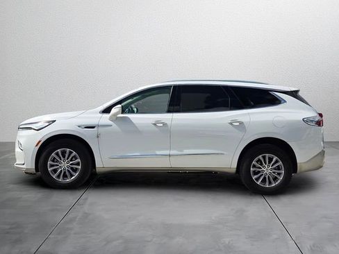 Used 2024 Buick Enclave Essence FWD image 2