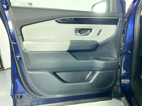 Used 2025 Honda Pilot Touring image 20