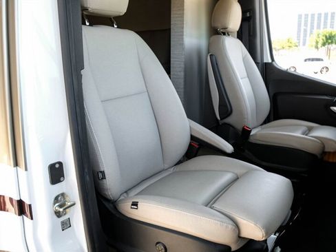 Used 2020 Mercedes-Benz Sprinter 3500 image 27