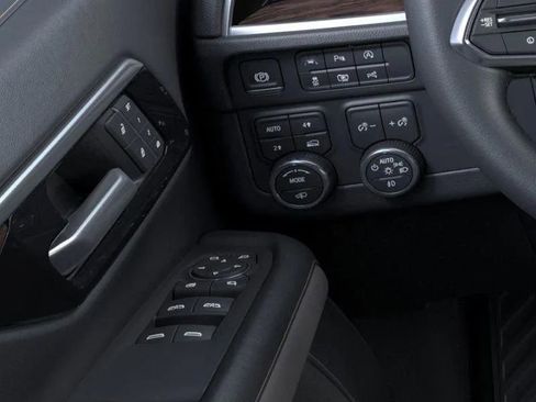 New 2025 Chevrolet Suburban Premier image 23