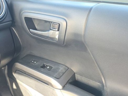 Used 2019 Toyota Tacoma TRD Sport RWD image 13