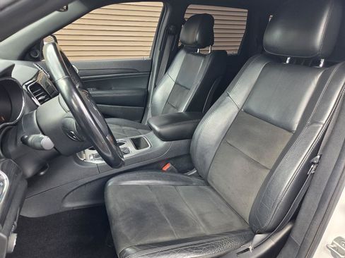 Used 2020 Jeep Grand Cherokee Altitude AWD/4WD image 11