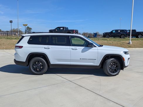 New 2026 Jeep Grand Cherokee L 4WD image 8