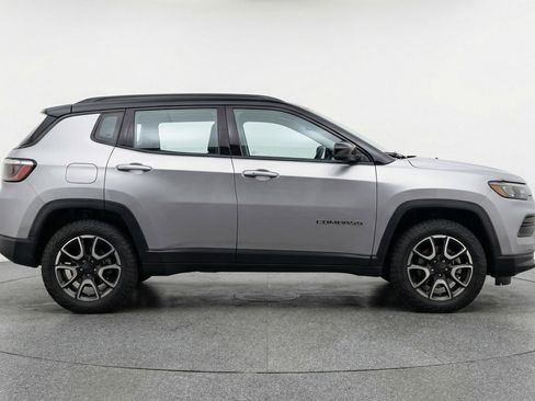 Used 2025 Jeep Compass Trailhawk image 11