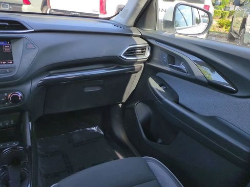 Used 2022 Chevrolet TrailBlazer LT w/ Confidence II Package FWD image 16