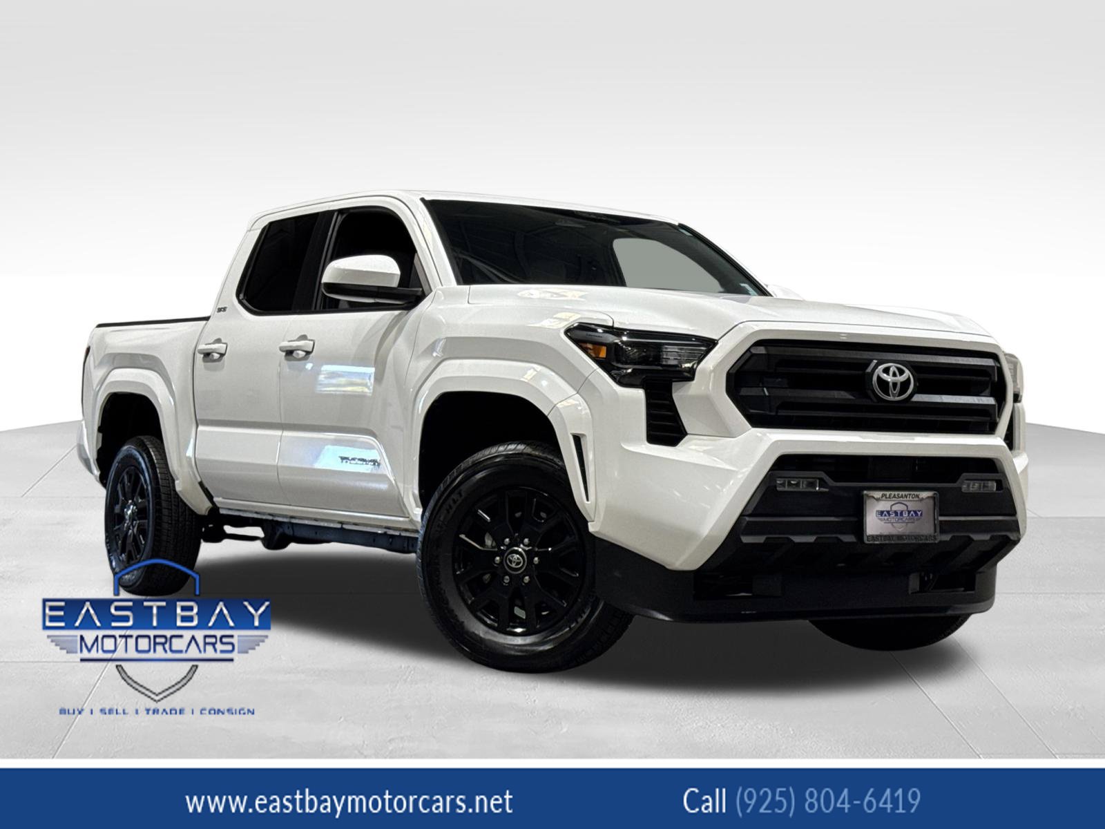 Used 2025 Toyota Tacoma SR5 AWD/4WD image 1