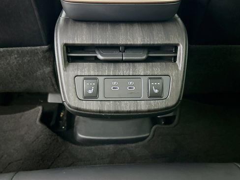 Used 2025 Nissan Ariya FWD image 28