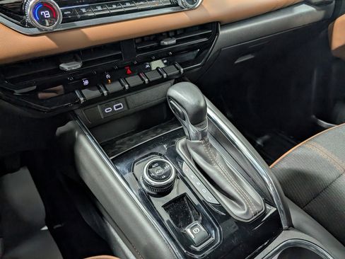 Used 2024 GMC Canyon AT4 w/ Technology Package image 27