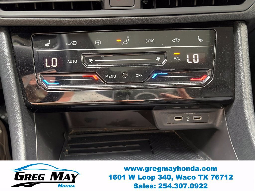 Used 2025 Volkswagen Jetta SE FWD image 30