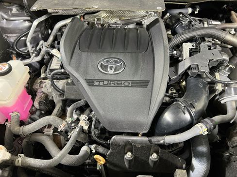 Used 2024 Toyota Highlander Platinum AWD/4WD image 30