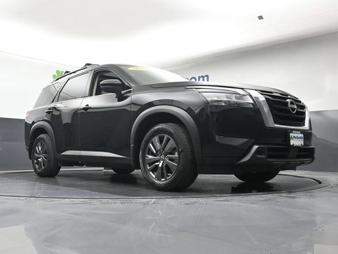 Used 2022 Nissan Pathfinder SV w/ SV Premium Package AWD/4WD image 23