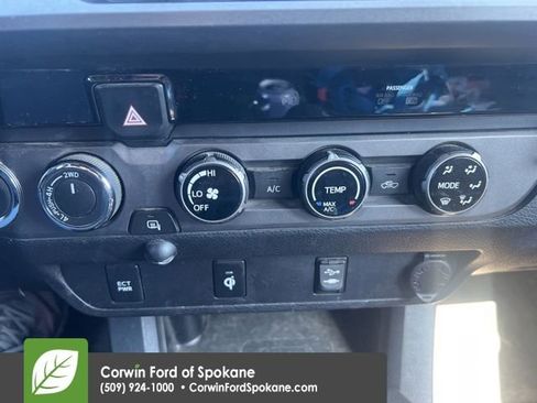 Used 2017 Toyota Tacoma TRD Off-Road AWD/4WD image 13