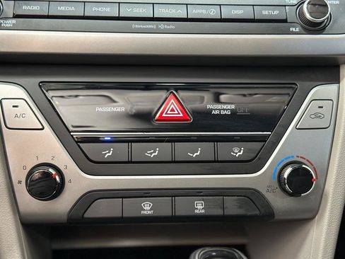 Used 2017 Hyundai Elantra SE FWD image 18