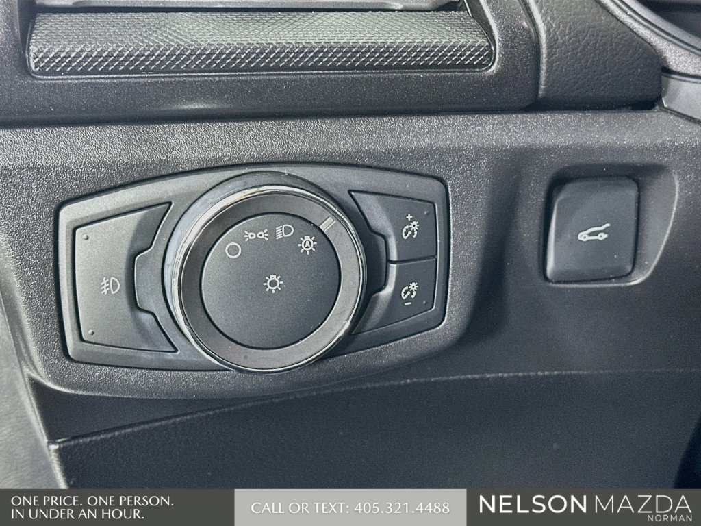 Used 2018 Ford Fusion SE w/ Equipment Group 201A FWD image 11