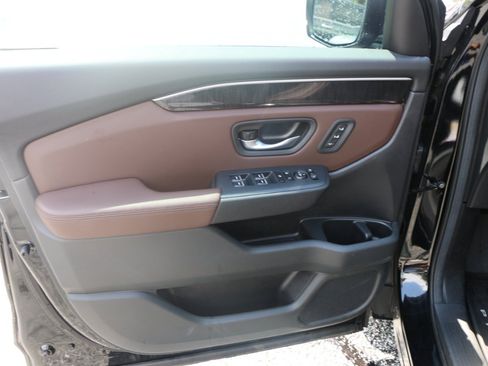 Used 2025 Honda Pilot Elite image 17
