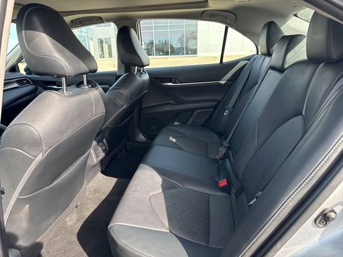 Used 2021 Toyota Camry XSE image 9