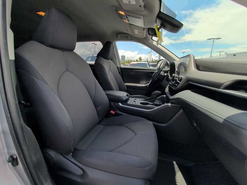 Used 2023 Toyota Highlander L FWD image 25