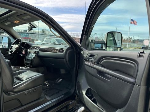 Used 2011 GMC Sierra 3500 Denali image 10