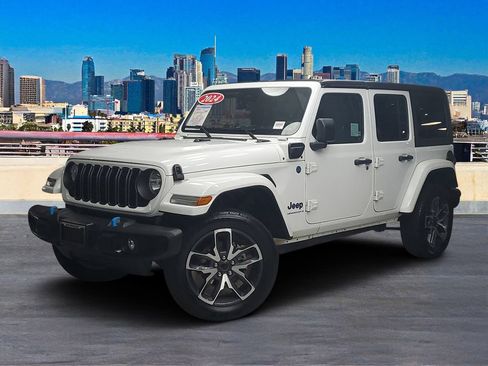 Used 2024 Jeep Wrangler Unlimited AWD/4WD image 2