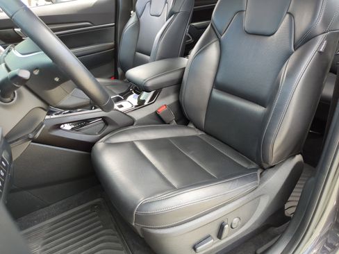 Used 2025 Kia Telluride S FWD image 23