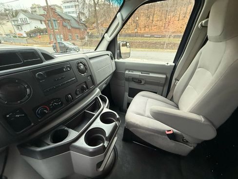 Used 2014 Ford E-250 and Econoline 250 image 17