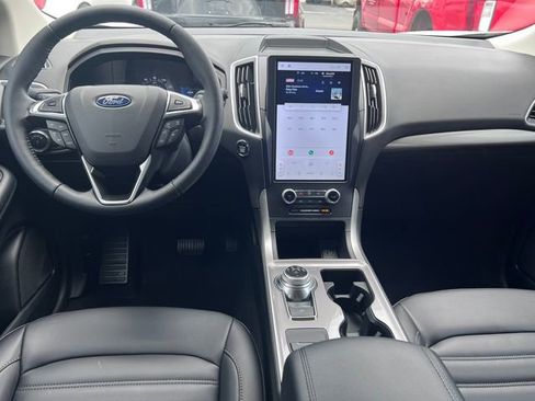 Certified 2024 Ford Edge SEL w/ Convenience Package AWD/4WD image 3
