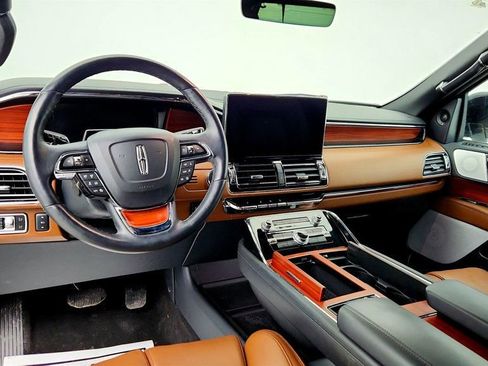 Used 2024 Lincoln Navigator Reserve image 12