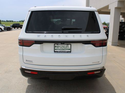 Certified 2023 Jeep Wagoneer Series II w/ Convenience Group I AWD/4WD image 8