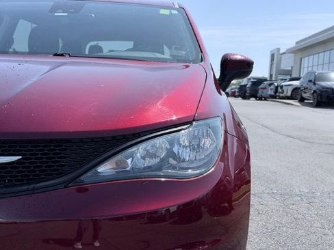 Used 2023 Chrysler Voyager LX FWD image 3