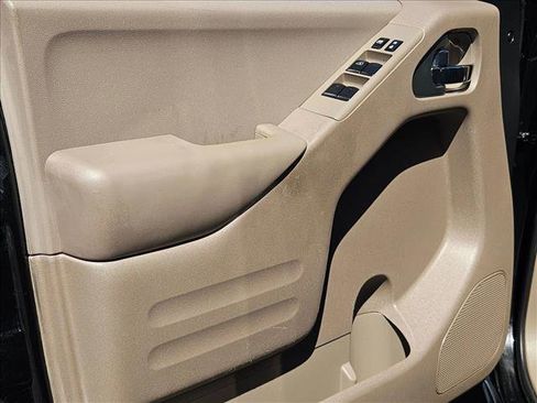 Used 2015 Nissan Frontier SV image 10