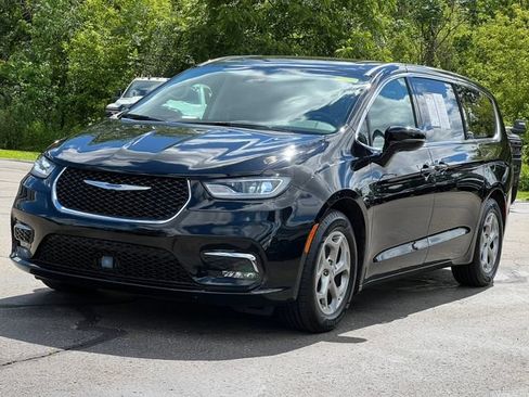 Used 2024 Chrysler Pacifica Limited FWD image 48